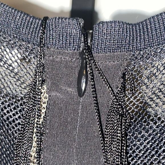 Zero sleeve blouse by Chelsea and Walker - Picture 5 of 8